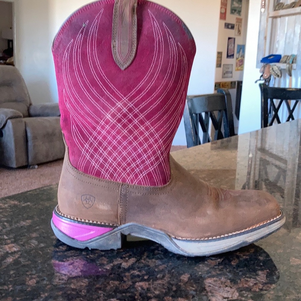 9 1/2 square toe ariat boots